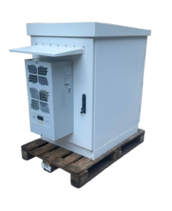 IP55 outdoor server rack with rear-mounted aircon unit and protective roof, designed for weather-resistant cooling.